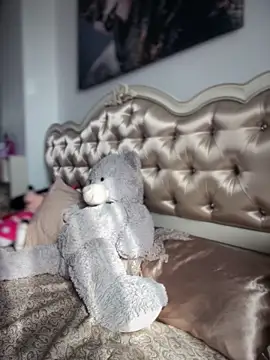 HotXMom online show from 25, 3, 2026