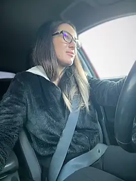 HotXMom online show from 18, 4, 2026