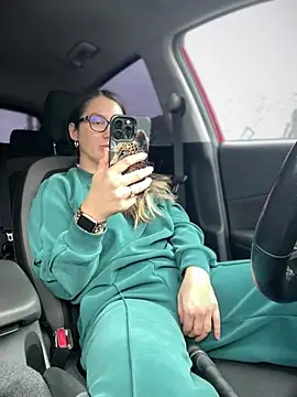 HotXMom online show from 27, 3, 2026