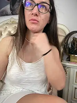 HotXMom online show from 7, 4, 2026