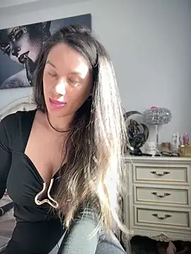 HotXMom online show from 15, 5, 2026