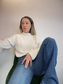 HotXMom online show from 20, 2, 2025