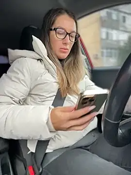 HotXMom online show from 8, 10, 2025