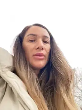 HotXMom online show from 6, 11, 2025