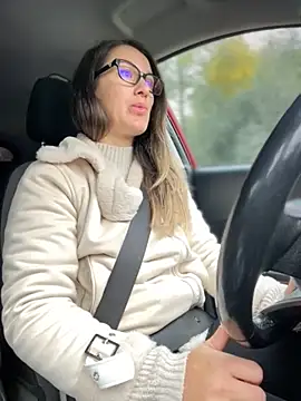 HotXMom online show from 13, 10, 2025