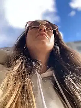 HotXMom online show from 19, 10, 2025