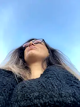 HotXMom online show from 31, 10, 2025