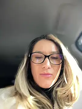 HotXMom online show from 27, 2, 2025