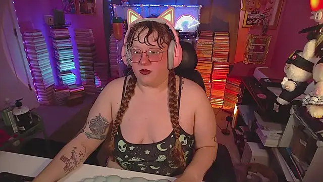 Snapshot of FatVeronica chatting on 4, 7, 2026 FatVeronica online show from 4, 7, 2026