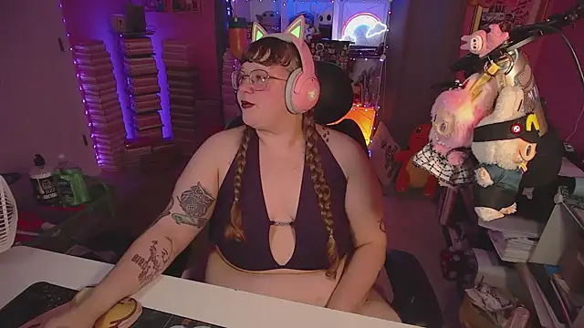 Snapshot of FatVeronica chatting on 23, 6, 2026 FatVeronica online show from 23, 6, 2026