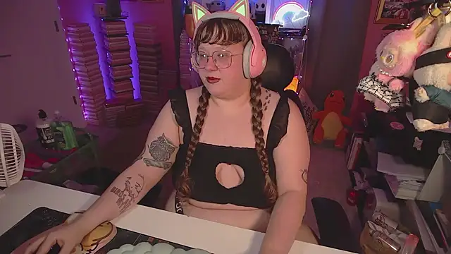 Snapshot of FatVeronica chatting on 24, 6, 2026 FatVeronica online show from 24, 6, 2026