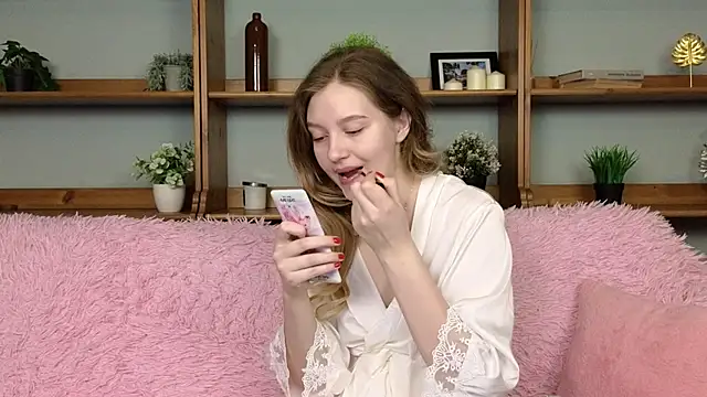 Ksuhesa online show from 5, 12, 2025