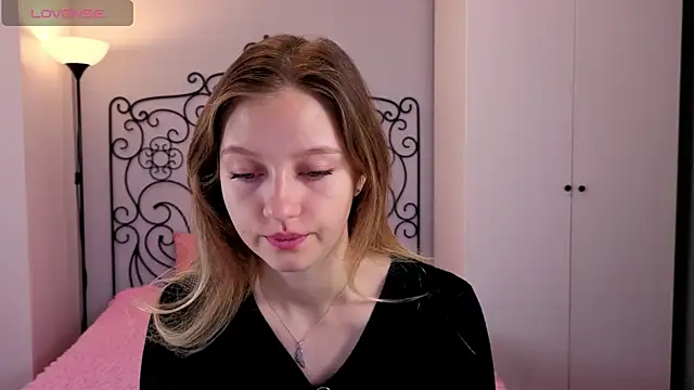 Ksuhesa online show from 2, 11, 2025