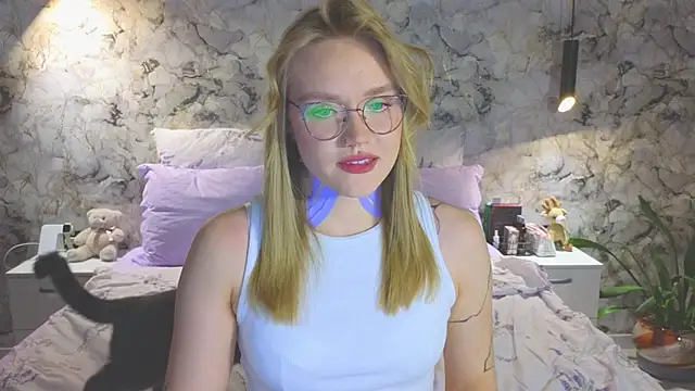 Aurora Golden1 online show from 21, 11, 2025