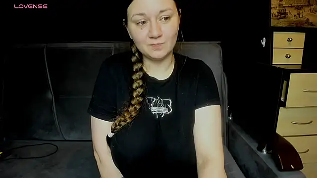 Snapshot of AlisaBacker chatting on 4, 6, 2026 AlisaBacker online show from 4, 6, 2026