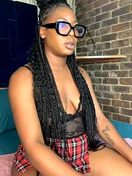 Snapshot of Ass-Queen chatting on 10, 9, 2025 Ass-Queen online show from 10, 9, 2025