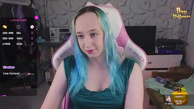 Snapshot of TheTrixy chatting on 29, 10, 2025 TheTrixy online show from 29, 10, 2025