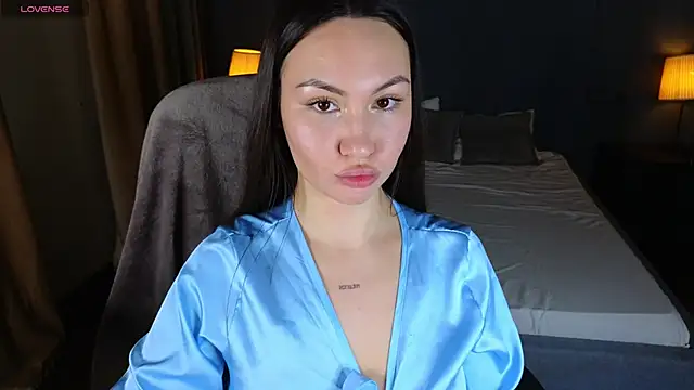 GIGI BENNET online show from 19, 2, 2025