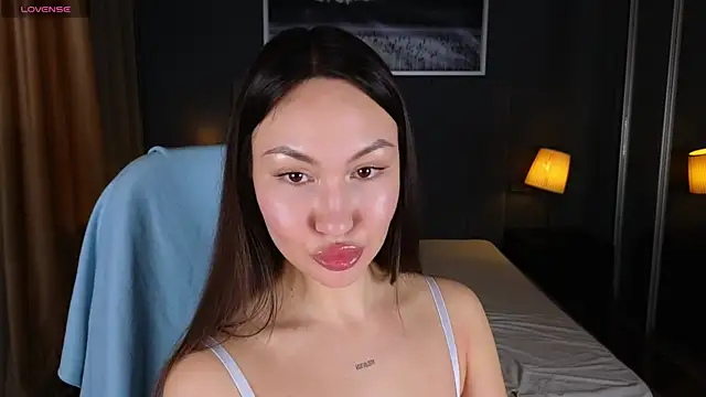 GIGI BENNET online show from 11, 3, 2025