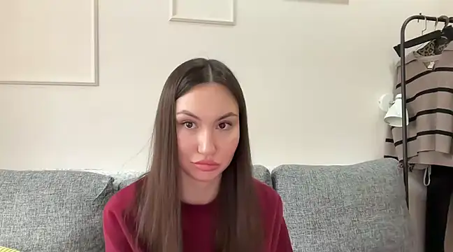 GIGI BENNET online show from 5, 3, 2025