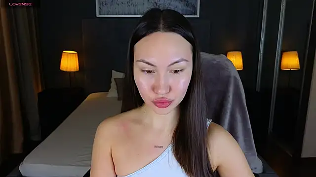 GIGI BENNET online show from 27, 2, 2025