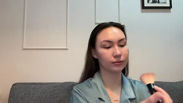 GIGI BENNET online show from 4, 3, 2025