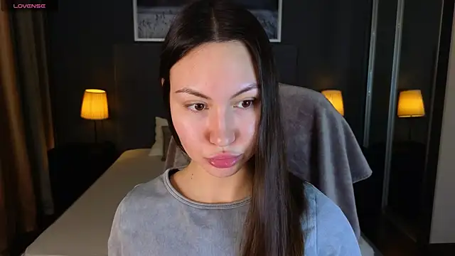 GIGI BENNET online show from 27, 2, 2025