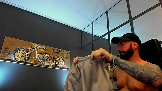 Snapshot of AronGrant chatting on 11, 5, 2026 AronGrant online show from 11, 5, 2026