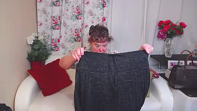 YourHotGranny online show from 28, 2, 2025