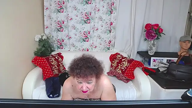 Snapshot of YourHotGranny chatting on 6, 7, 2026 YourHotGranny online show from 6, 7, 2026