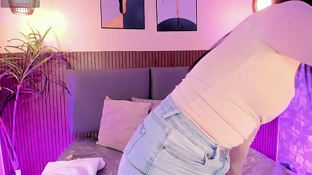 NicolleeEvanss online show from 26, 9, 2025
