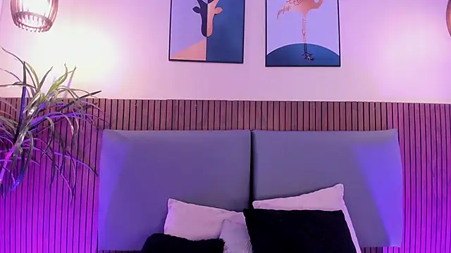 NicolleeEvanss online show from 12, 1, 2026