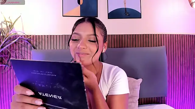 NicolleeEvanss online show from 11, 10, 2025