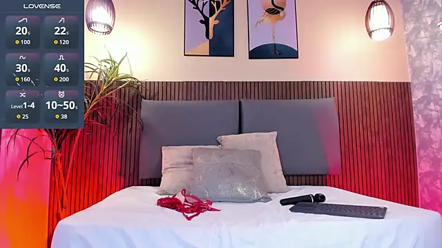 NicolleeEvanss online show from 3, 10, 2025