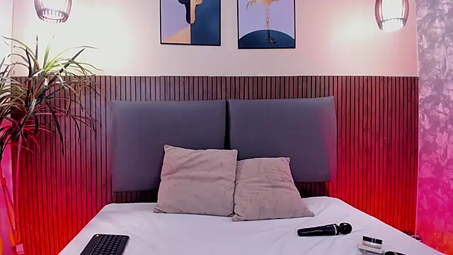 NicolleeEvanss online show from 15, 11, 2025