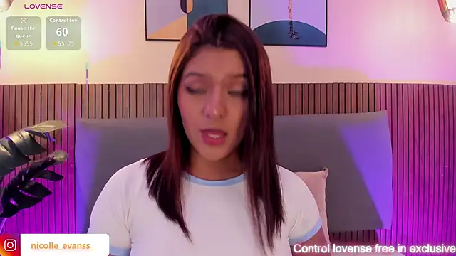 NicolleeEvanss online show from 11, 4, 2026