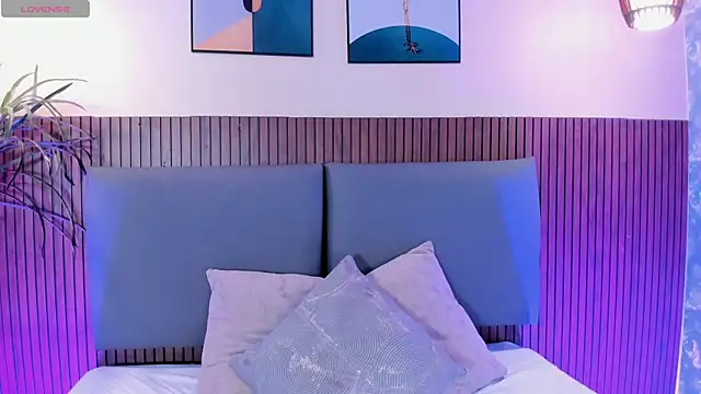 NicolleeEvanss online show from 5, 11, 2025