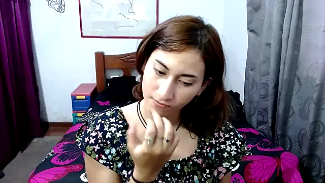 LadyMilk003 online show from 19, 9, 2025