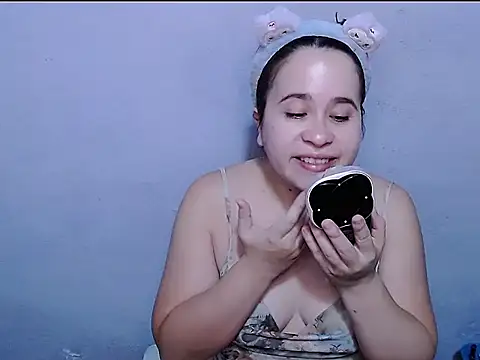 Snapshot of SubLayla01 chatting on 18, 5, 2026 SubLayla01 online show from 18, 5, 2026