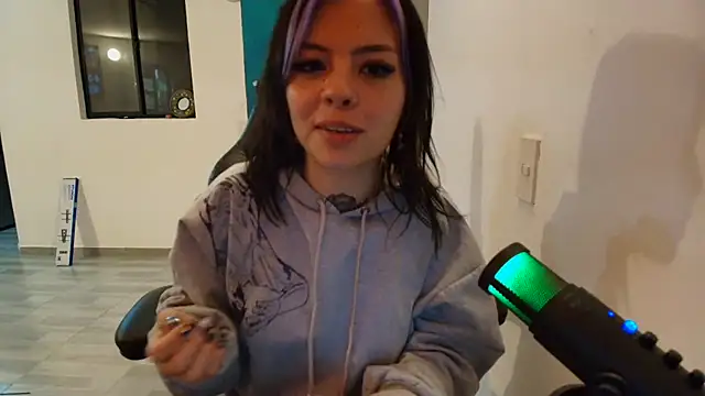 Alicia Ortiiz online show from 31, 1, 2025