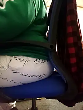 Snapshot of missthickness35_Pika chatting on 28, 1, 2025 missthickness35 Pika online show from 28, 1, 2025