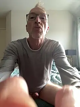 Snapshot of les-machines@xh chatting on 21, 4, 2026 les-machinesxh online show from 21, 4, 2026