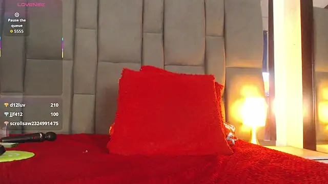 SELENA BIGBOOBS online show from 19, 4, 2026