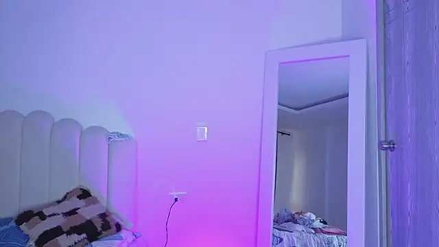 charlotte 002 online show from 21, 4, 2026