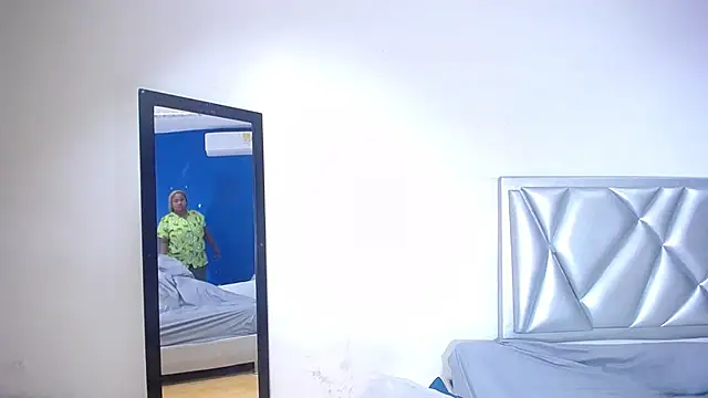 Snapshot of exotic_karmella chatting on 18, 11, 2025 exotic karmella online show from 18, 11, 2025