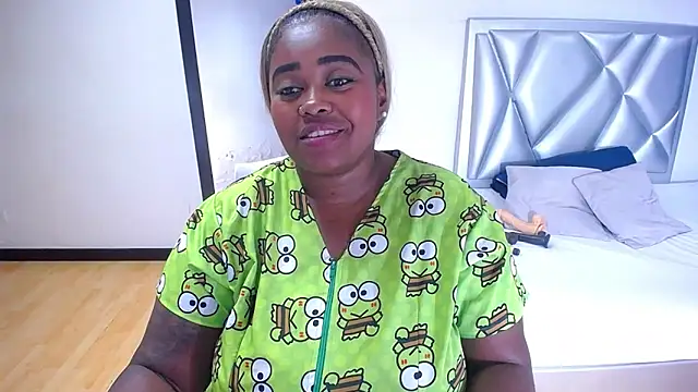 Snapshot of exotic_karmella chatting on 19, 11, 2025 exotic karmella online show from 19, 11, 2025