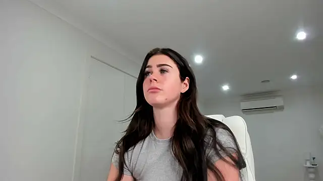 Snapshot of aus_queen chatting on 25, 10, 2025 aus queen online show from 25, 10, 2025