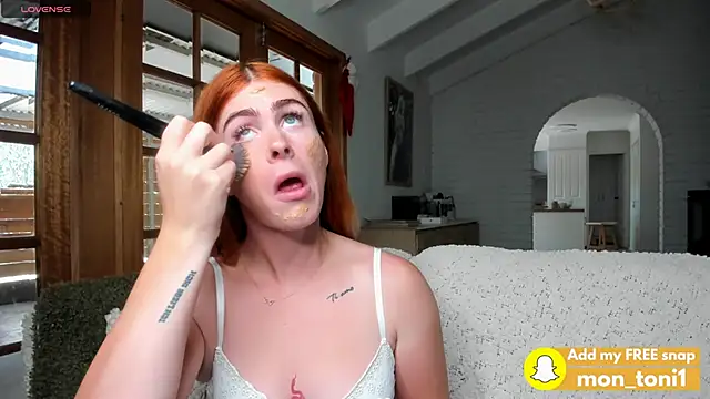 Snapshot of aus_queen chatting on 28, 2, 2025 aus queen online show from 28, 2, 2025