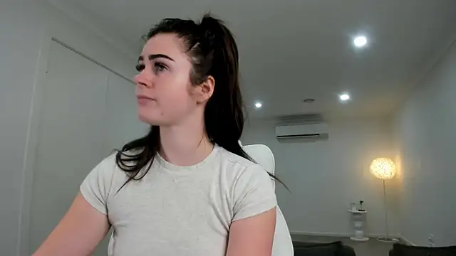 Snapshot of aus_queen chatting on 26, 10, 2025 aus queen online show from 26, 10, 2025