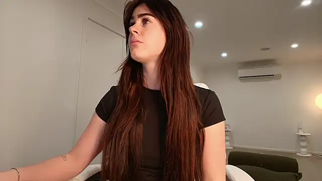 Snapshot of aus_queen chatting on 3, 11, 2025 aus queen online show from 3, 11, 2025